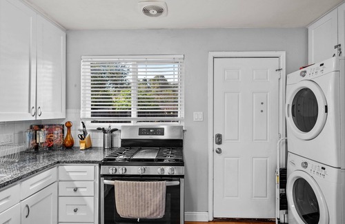Lakewood House | Cozy Convenient Pet-Friendly Colorado Living