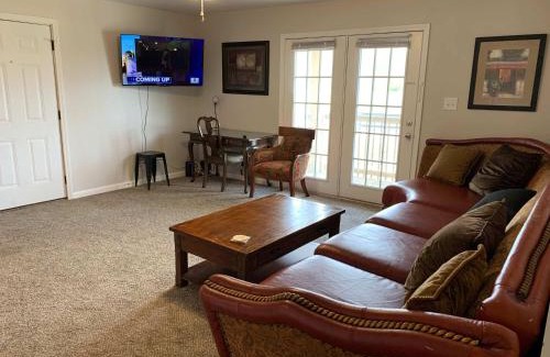 Clarksville Apartment | Cozy & Convenient Stay 2BR Near Ft Campbell