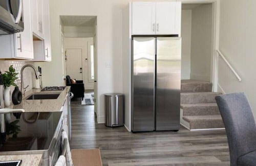 Columbus House | Cozy Corner: A Modern Townhome