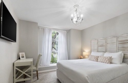 Milwood House | Cozy Corner by The Domain