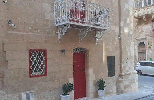 Valletta House | Cozy Corner House in Valletta - Authentic!