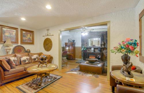 Whitehaven House | Cozy Corner in Memphis - 4 Miles to Graceland!