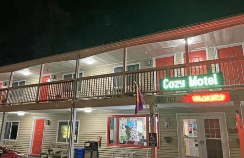 Williamstown Hotel | Cozy Corner Motel