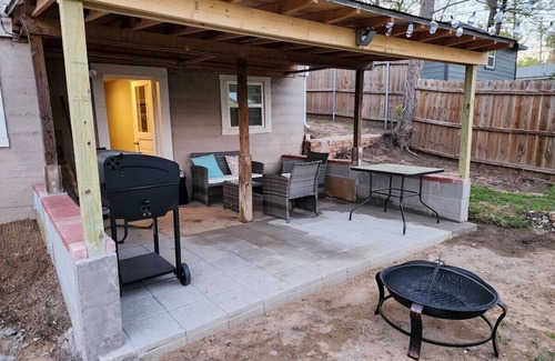 Denison House | Cozy Corner near Lake Texoma /Choctaw Casino