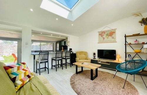 Saint-Pierre-Quiberon Villa | Cozy Cottage in Quiet Area, 700m from Wild Coast, 1km from Beach, Private Garden, Parking