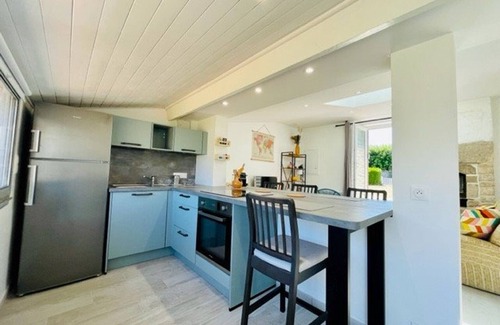 Saint-Pierre-Quiberon Villa | Cozy Cottage in Quiet Area, 700m from Wild Coast, 1km from Beach, Private Garden, Parking