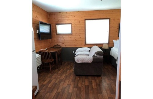 Trempealeau Cottage | Cozy Cottage 2 on Lake Road