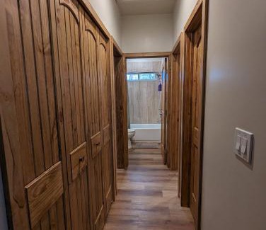 Pinetop House | Cozy Cottage 2BD/2BA, 2 Covered Decks, Patio Dinning, Newly Built!