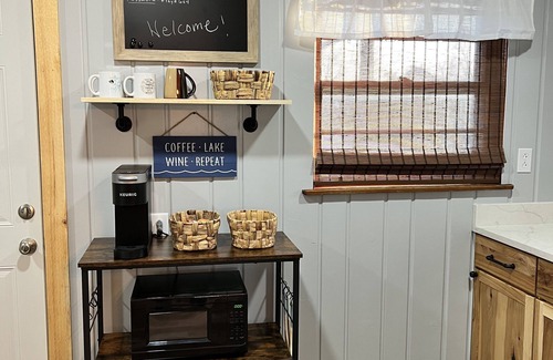 Sullivan Cottage | Cozy cottage 4 minutes from Lake Sullivan!