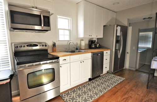 Huron House | Cozy Cottage at Rye Beach