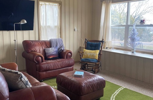 Marion Cottage | Cozy cottage at the Marion County Lake with A/C