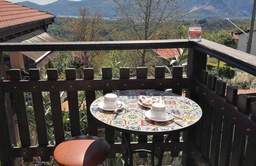 Comero Cabin | Cozy cottage between lake and the mountains. We're pet-friendly.