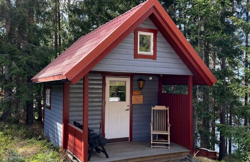 Karlskoga Cottage | Cozy cottage by the lake