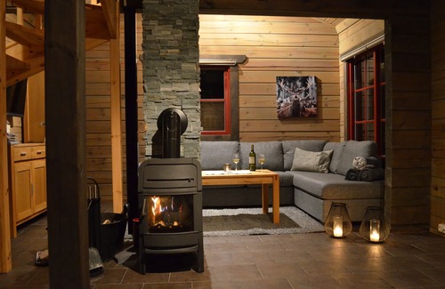Kviteseid House | Cozy cottage + canoe. Central location to the lake + skiing. WLAN, Deut. TV