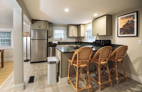 Camden Cottage | Cozy cottage -Close to Downtown Camden!
