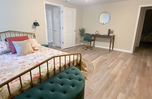 Rolla House | Cozy Cottage Feel Apartment