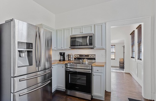 Norwood House | Cozy Cottage in B'ham - 4bd 3ba - 2 Miles to downtown, near Avondale, Homewood