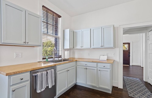 Norwood House | Cozy Cottage in B'ham - 4bd 3ba - 2 Miles to downtown, near Avondale, Homewood