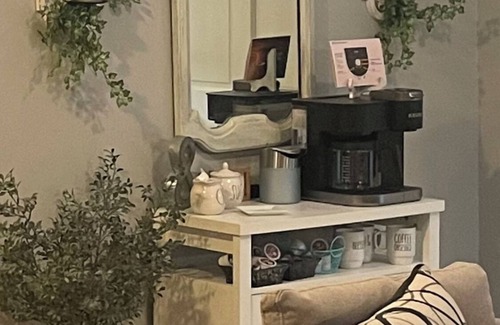 Cordova Cottage | Cozy cottage in charming East Memphis with WiFi, AC