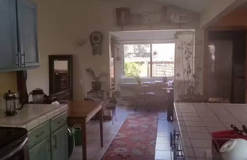 Carbondale House | Cozy Cottage In Downtown Carbondale