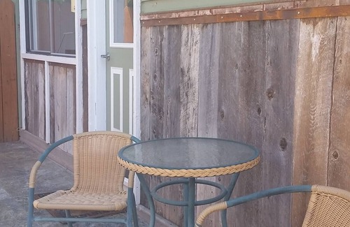 Carbondale House | Cozy Cottage In Downtown Carbondale