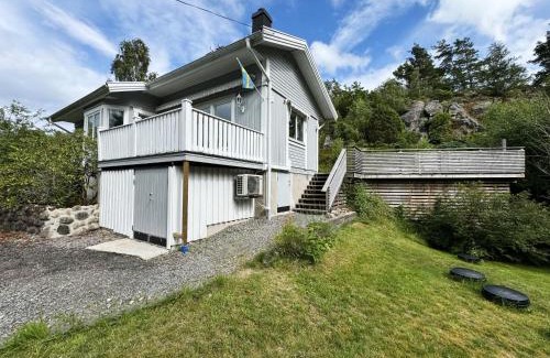 Kode House | Cozy cottage in Kode near rocks, sand and sea