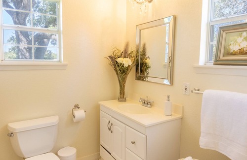 Lampasas Cottage | Cozy cottage in lovely Lampasas with lots of fresh air and beautiful scenery