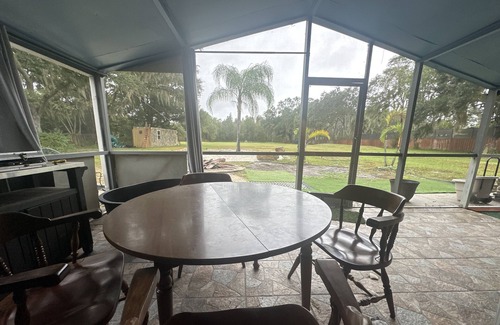 Greater Northdale House | Cozy cottage in Lutz.Country feel only 15 mins from Tampa international airport