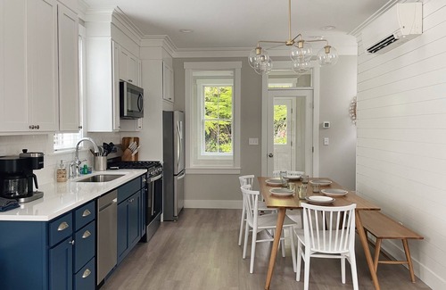 Seabrook Cottage | Cozy Cottage in Seabrook w/Private Hot Tub