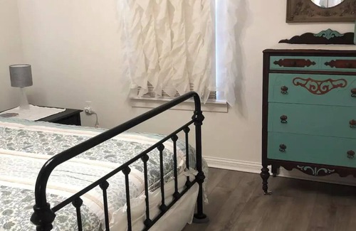Atchison House | Cozy cottage in the Heart of Atchison!