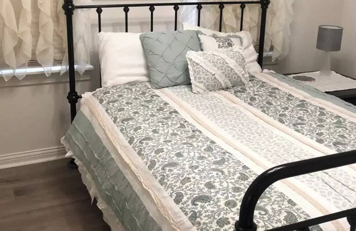 Atchison House | Cozy cottage in the Heart of Atchison!