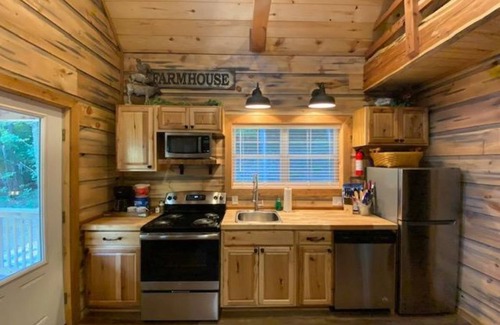 Christian County Cottage | Cozy Cottage In The Woods