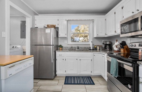 South Kansas City House | Cozy Cottage in Prairie Village WiFi PetsOk