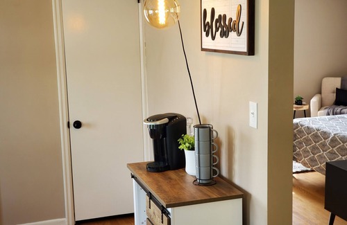 New Holland Cottage | Cozy cottage located next to a beautiful horse farm in Lancaster County