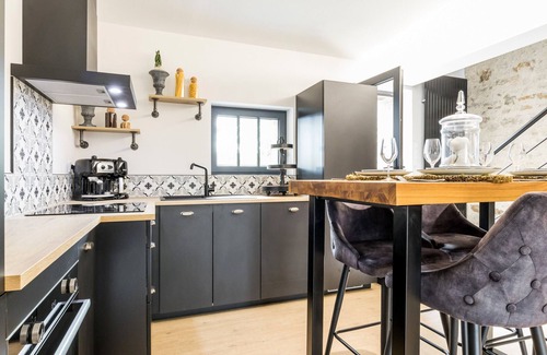 Chateau-Thebaud Cottage | Cozy Cottage Near Nantes with Pool, Terrace, and Vineyard View