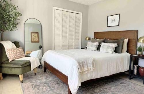 Whitemarsh Island House | Cozy Cottage Near Beach & Downtown Dog Friendly
