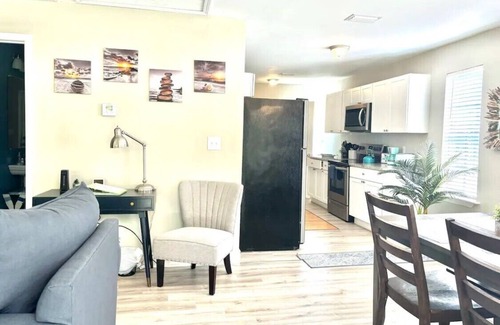 Theodore House | Cozy Cottage near Dauphin Island!