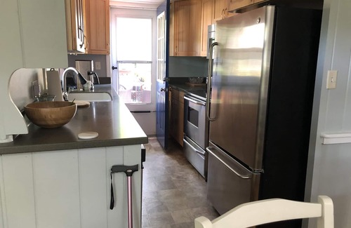 Clinton Cottage | Cozy cottage near downtown Clinton, Marina & Hammonasset Park