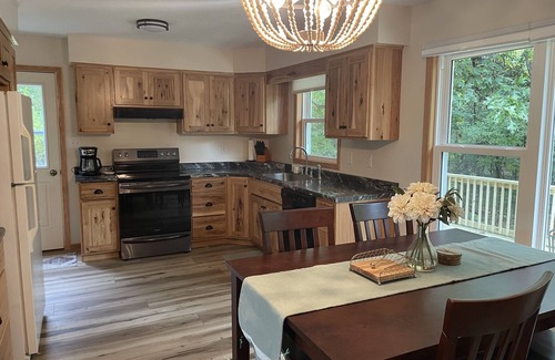 Athens Cottage | Cozy Cottage near trails & lake!