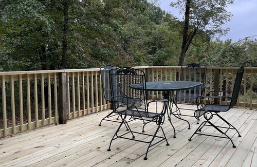 Athens Cottage | Cozy Cottage near trails & lake!