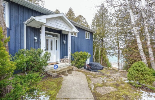 Georgian Bluffs Cottage | Cozy cottage nestled along 90ft of pristine Georgian Bay pebble beachfront