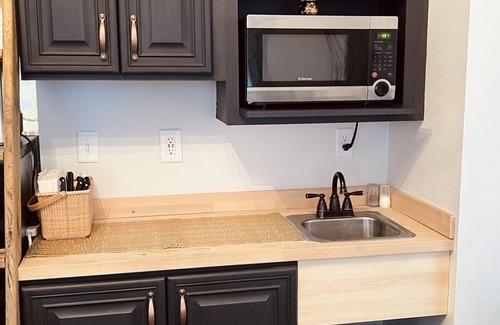 Merrimac Cabin | Cozy Cottage next to Ski/Golf/Hike/Breweries