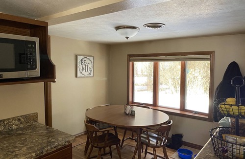 Krakow Cottage | Cozy cottage on Berry Lake