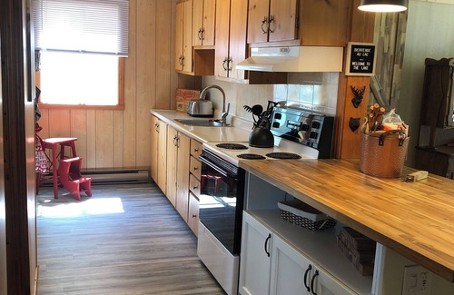 Lac Superieur Village Ski Chalet | Cozy Cottage on a Lake, mins from Mt Tremblant/Mt Blanc -250$ for December.