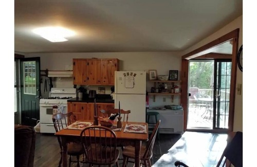 Bridport Cottage | Cozy cottage on lake Champlain