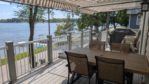 Mongo House | Cozy cottage on peaceful lake