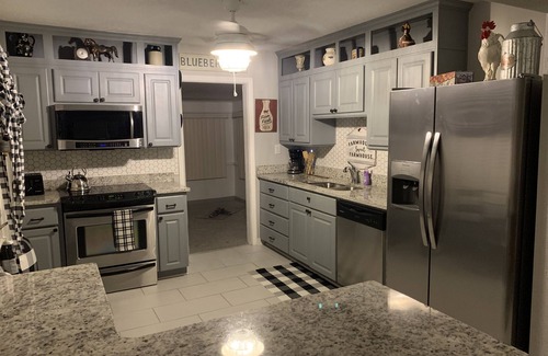 New Port Richey House | ❤️❤️Cozy Cottage On Central PET FRIENDLY, 2 BLOCKS OFF MAIN STREET🐈🐩🏡