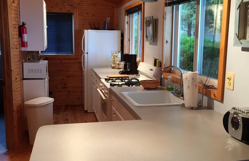 Applegate Cottage | Cozy Cottage overlooking Lake Huron #3