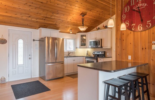 Trent Lakes Cottage | Cozy cottage retreat near beautiful Bobcaygeon on Big Bald Lake!