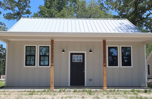 Zavalla Cottage | Cozy cottage situated on 8 acres of private property- 5 minutes from the lake!